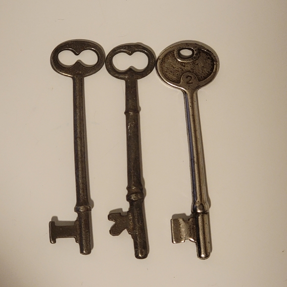 Vintage Lot Of 14 Old Antique Skeleton Keys 13 Solid Barrel / 1 Hollow - 6 Sizes - Picture 15 of 16